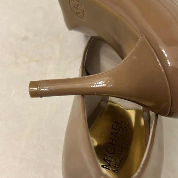 Michael Kors Tan Pump, Size 7 1/2 - Picture 8 of 12